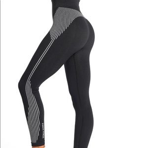 Pursue Fitness - Adapt Seamless Legging (Black)